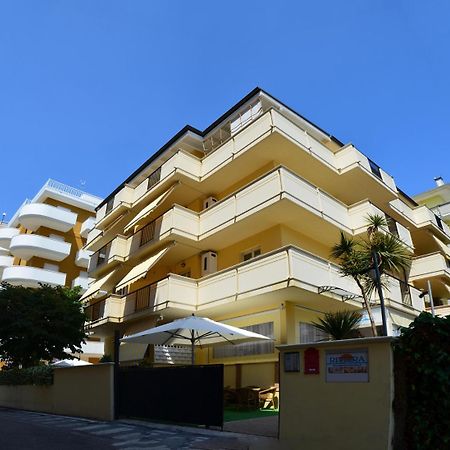 Residence Riviera アルバ・アドリアティカ エクステリア 写真