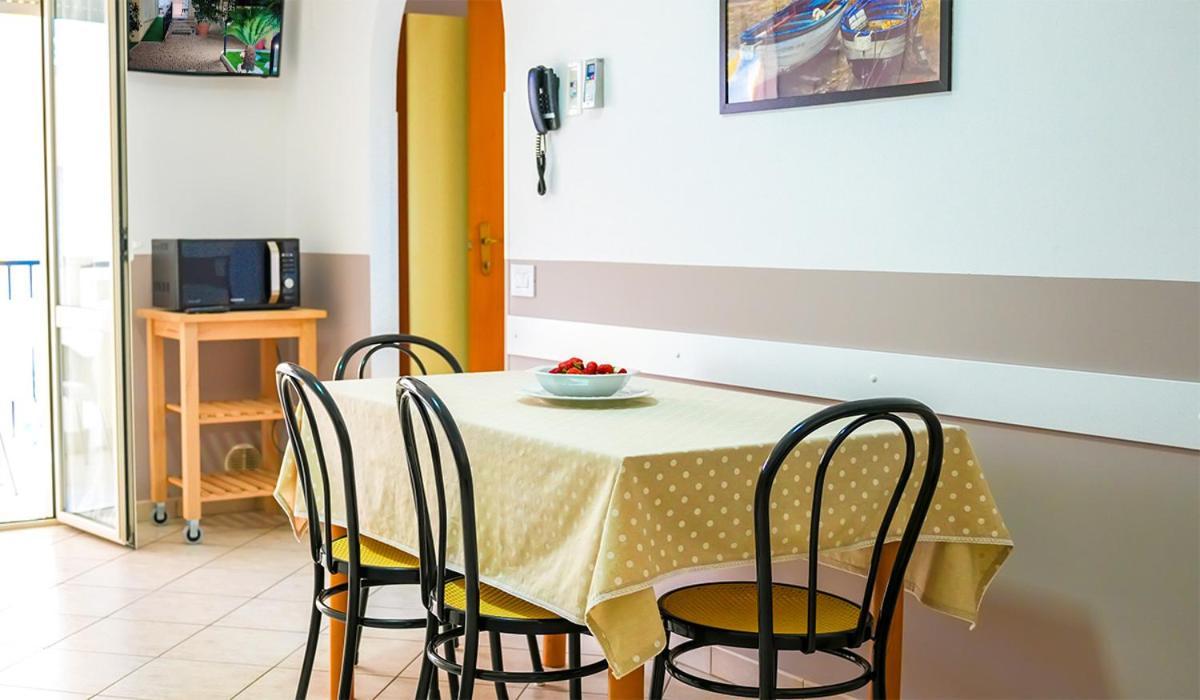Residence Riviera アルバ・アドリアティカ エクステリア 写真