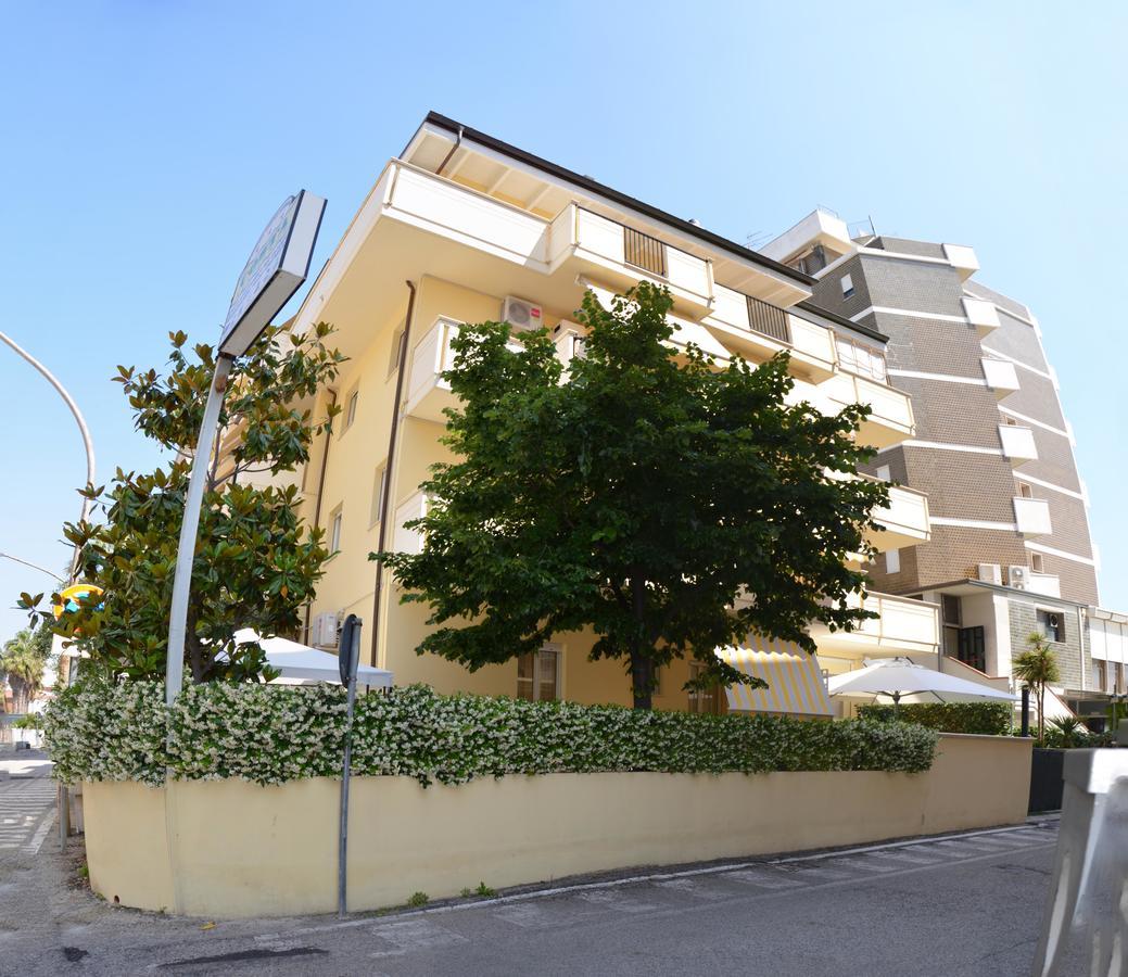 Residence Riviera アルバ・アドリアティカ エクステリア 写真