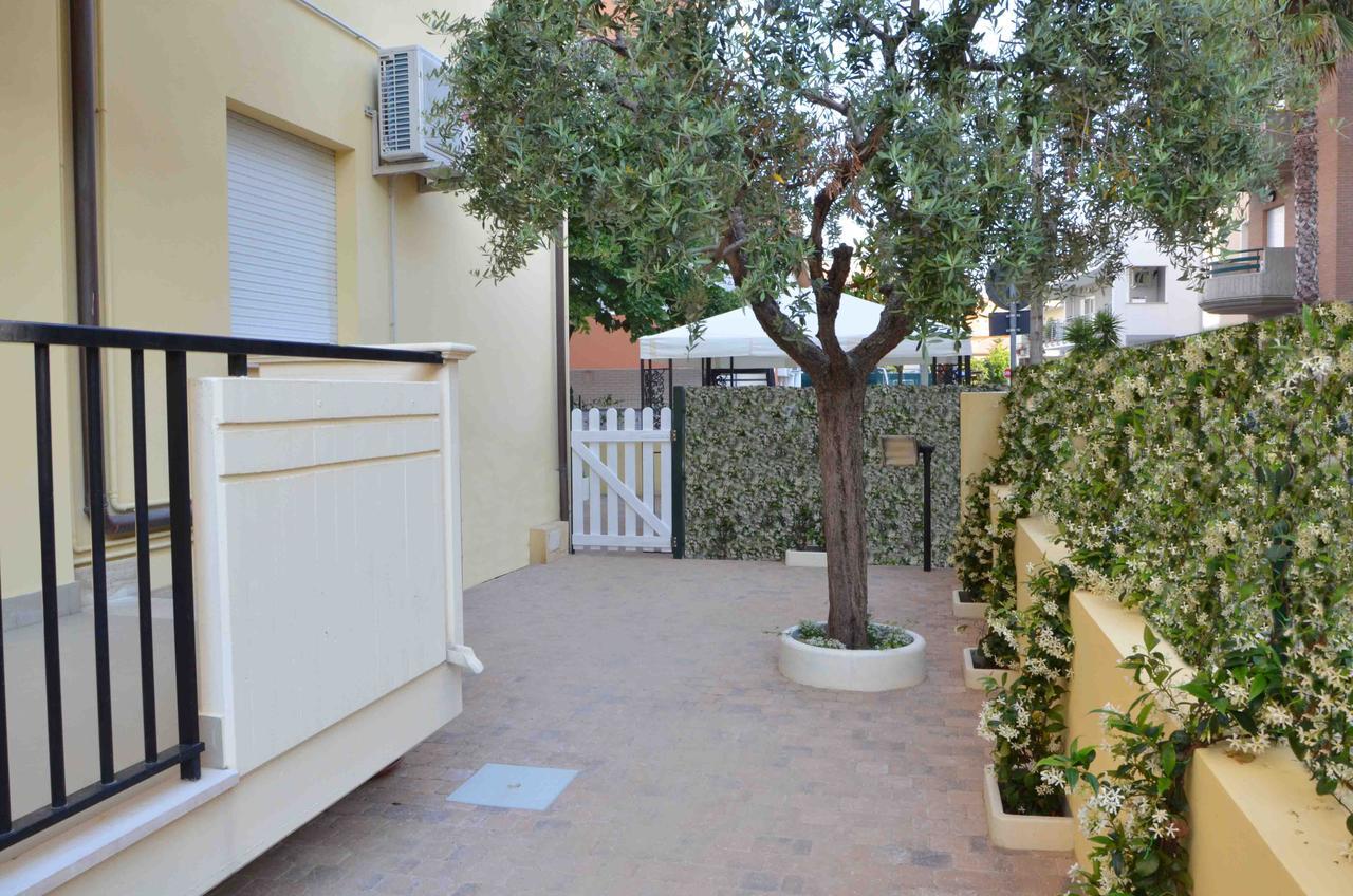 Residence Riviera アルバ・アドリアティカ エクステリア 写真